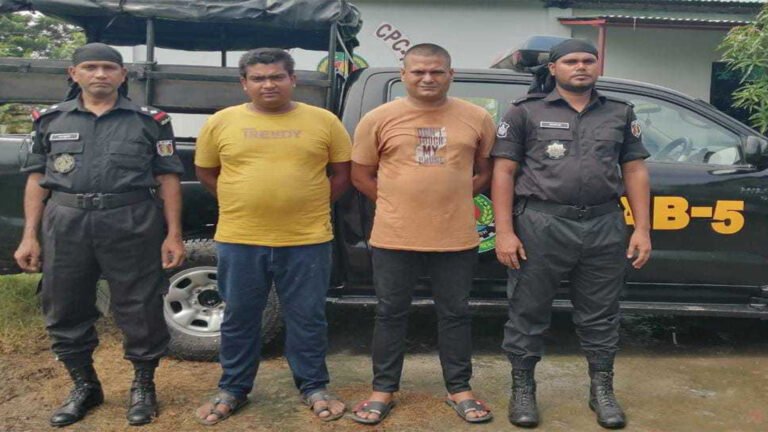 ৫৪ বোতল ফেনসিডিলসহ দুই মাদক কারবারি গ্রেফতার ৫৪ বোতল ফেনসিডিলসহ দুই মাদক কারবারি গ্রেফতার