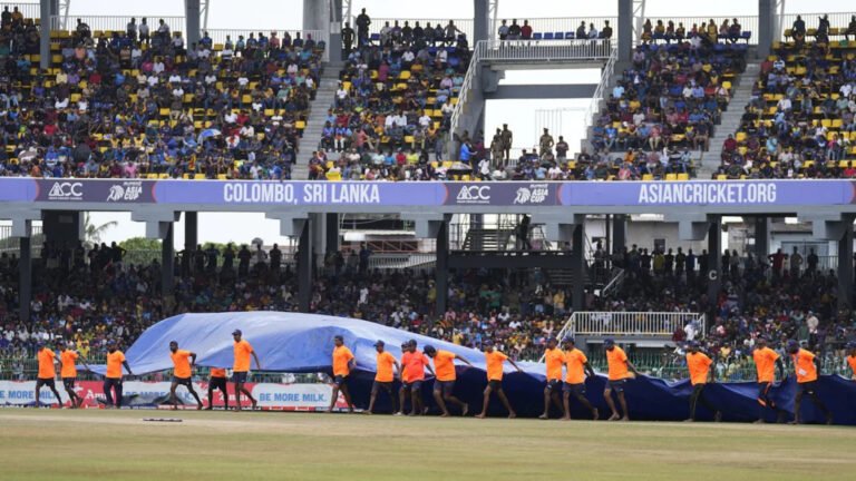 বৃষ্টির কারণে মাঠেই নামতে পারেনি ভারত-শ্রীলঙ্কা