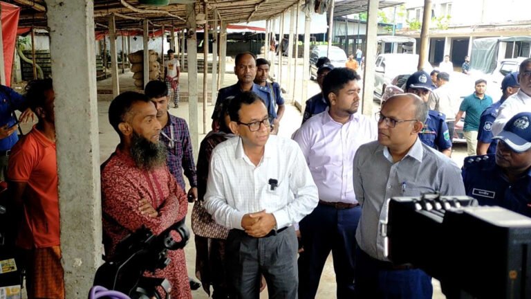 বাজার নিয়ন্ত্রণে না এলে আলুও আমদানি করা হবে: ভোক্তার ডিজি বাজার নিয়ন্ত্রণে না এলে আলুও আমদানি করা হবে: ভোক্তার ডিজি