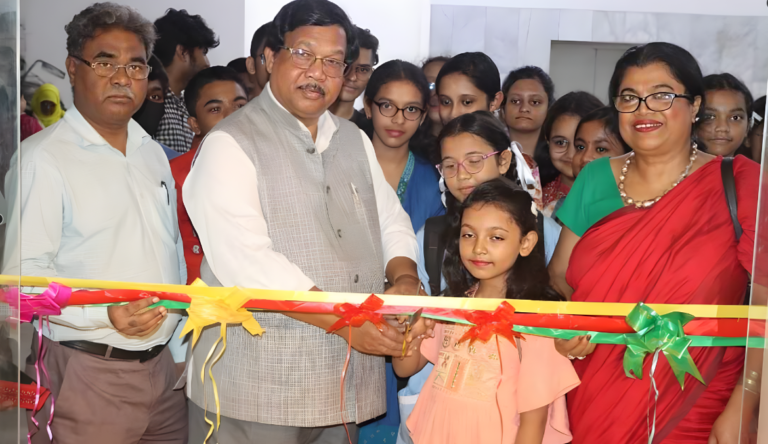 প্রধানমন্ত্রী শেখ হাসিনা’র ৭৭ তম জন্মদিন উপলক্ষ্যে চিত্রকর্ম প্রদর্শনীর উদ্বোধন