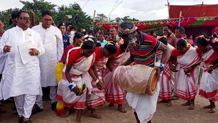 আদিবাসীদের সংস্কৃতি রক্ষায় সরকার বিশেষ কর্মসূচি বাস্তবায়ন করছে: খাদ্যমন্ত্রী আদিবাসীদের সংস্কৃতি রক্ষায় সরকার বিশেষ কর্মসূচি বাস্তবায়ন করছে: খাদ্যমন্ত্রী