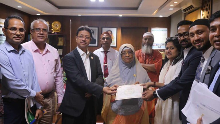 শ্রমিক কল্যাণ তহবিলে ২৬ কোটি টাকা দিলো গ্রামীণফোন শ্রমিক কল্যাণ তহবিলে ২৬ কোটি টাকা দিলো গ্রামীণফোন
