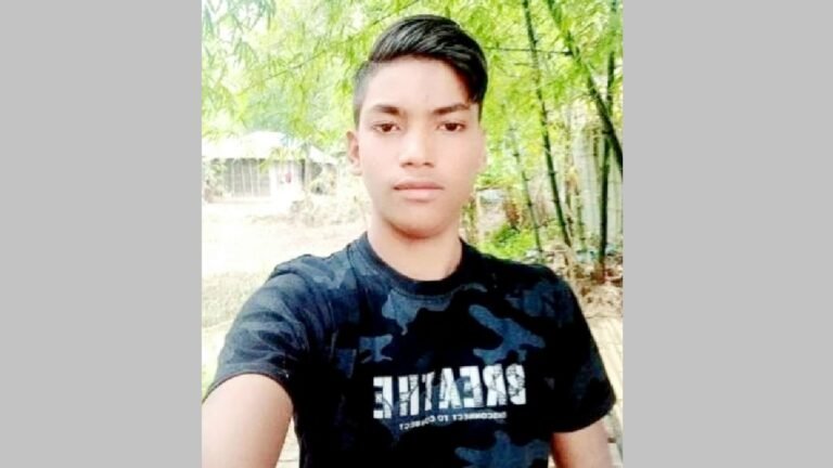ফেসবুকে ‘বিদায় পৃথিবী’ লিখে গলায় ফাঁস দিল কিশোর ফেসবুকে ‘বিদায় পৃথিবী’ লিখে গলায় ফাঁস দিল কিশোর