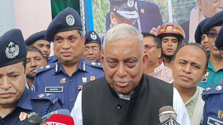 কোনো দল বা ব্যক্তিকে পক্ষ করে ভিসা নীতি নয় : স্বরাষ্ট্রমন্ত্রী কোনো দল বা ব্যক্তিকে পক্ষ করে ভিসা নীতি নয় : স্বরাষ্ট্রমন্ত্রী