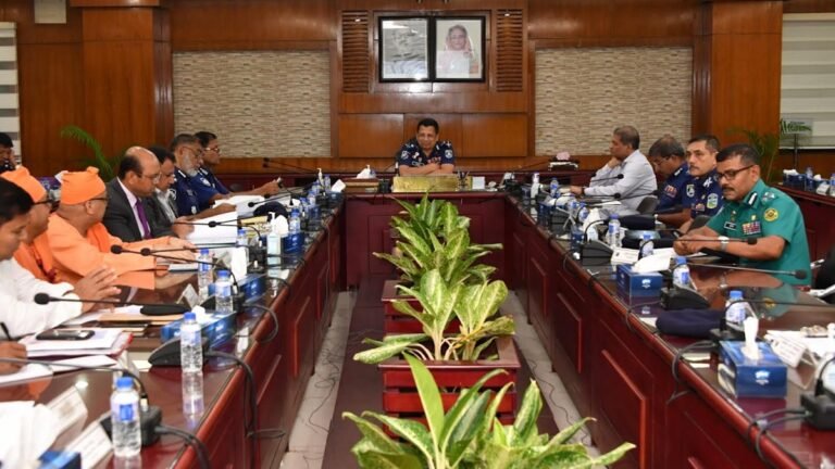 দুর্গাপূজায় গুজব ঠেকাতে সতর্ক থাকার নির্দেশ আইজিপির দুর্গাপূজায় গুজব ঠেকাতে সতর্ক থাকার নির্দেশ আইজিপির