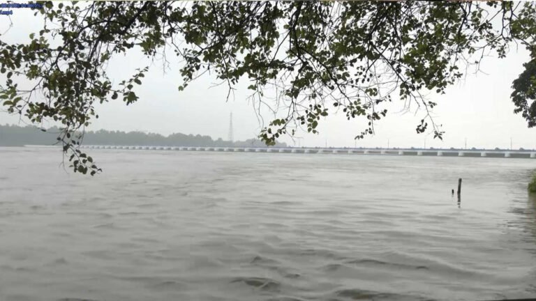 তিস্তার পানি বৃদ্ধি, ৫ জেলার পানি উন্নয়ন বোর্ডের কর্মকর্তা ও কর্মচারীর ছুটি বাতিল তিস্তার পানি বৃদ্ধি, ৫ জেলার পানি উন্নয়ন বোর্ডের কর্মকর্তা ও কর্মচারীর ছুটি বাতিল