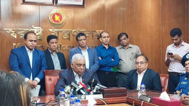 মার্কিন পর্যবেক্ষকদের যা জানালেন স্বরাষ্ট্রমন্ত্রী মার্কিন পর্যবেক্ষকদের যা জানালেন স্বরাষ্ট্রমন্ত্রী
