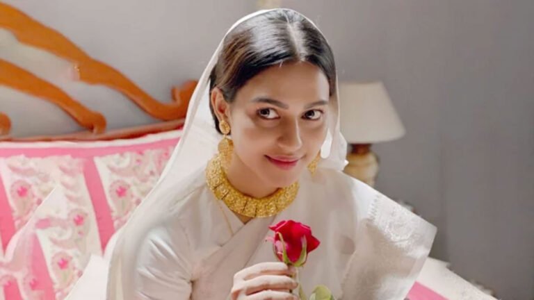 অবশেষে শেখ হাসিনা চরিত্রে নুসরাত ফারিয়া ধরা দিলেন লাল গোলাপ হাতে! অবশেষে শেখ হাসিনা চরিত্রে নুসরাত ফারিয়া ধরা দিলেন লাল গোলাপ হাতে!