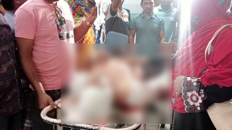 রাজশাহীতে মুখে কালো কাপড় বেঁধে অস্ত্র দিয়ে এক ব্যবসায়ীকে কুপিয়েছে দুর্বৃত্তরা রাজশাহীতে মুখে কালো কাপড় বেঁধে অস্ত্র দিয়ে এক ব্যবসায়ীকে কুপিয়েছে দুর্বৃত্তরা