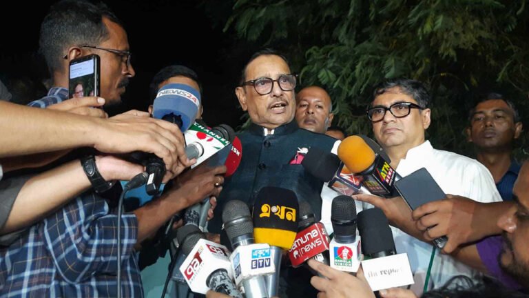 আমরা সংবিধান ছাড়া কারো সিদ্ধান্ত মেনে নেব না আমরা সংবিধান ছাড়া কারো সিদ্ধান্ত মেনে নেব না