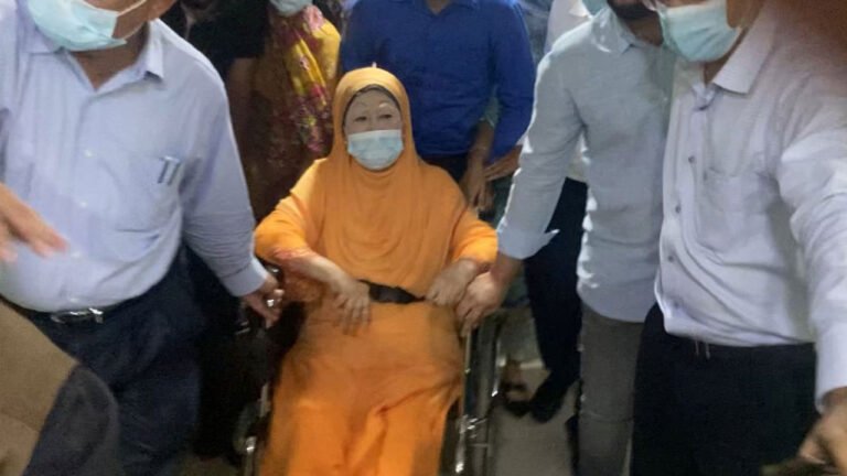 খালেদা জিয়ার শারীরিক অবস্থা জানাতে মেডিকেল বোর্ডের ব্রিফিং কাল খালেদা জিয়ার শারীরিক অবস্থা জানাতে মেডিকেল বোর্ডের ব্রিফিং কাল