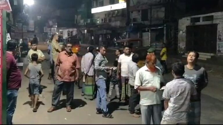 রাতের আঁধারে বোরকা পড়ে ককটেল বিস্ফোরণ, শহরে আতঙ্ক রাতের আঁধারে বোরকা পড়ে ককটেল বিস্ফোরণ, শহরে আতঙ্ক