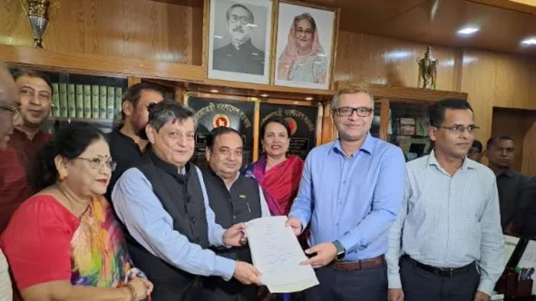ব্রাহ্মণবাড়িয়ায় প্রথম মনোনয়নপত্র জমা দিলেন মোকতাদির চৌধুরী