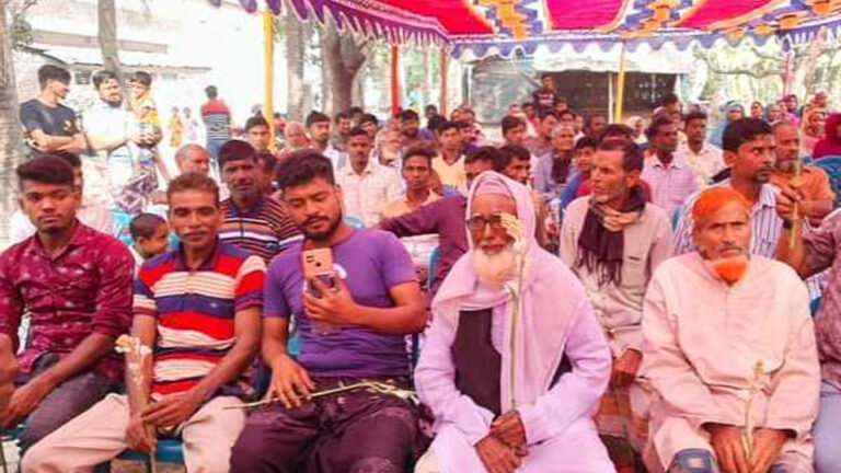 বিএনপির ৫০ নেতাকর্মী আওয়ামী লীগে যোগ দিলেন বিএনপির ৫০ নেতাকর্মী আওয়ামী লীগে যোগ দিলেন