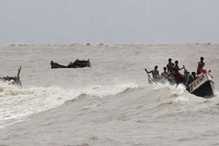 ‘২০ ট্রলারসহ ৩০০ জেলে নিখোঁজ’