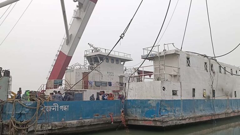 রজনীগন্ধা ফেরির মাস্টার আঞ্জুমান বরখাস্ত