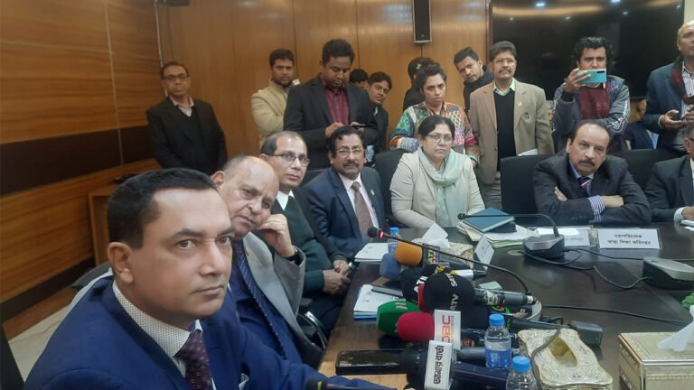 আমার ফাইল ছুড়ে মারার ঘটনাও আছে: স্বাস্থ্যমন্ত্রী