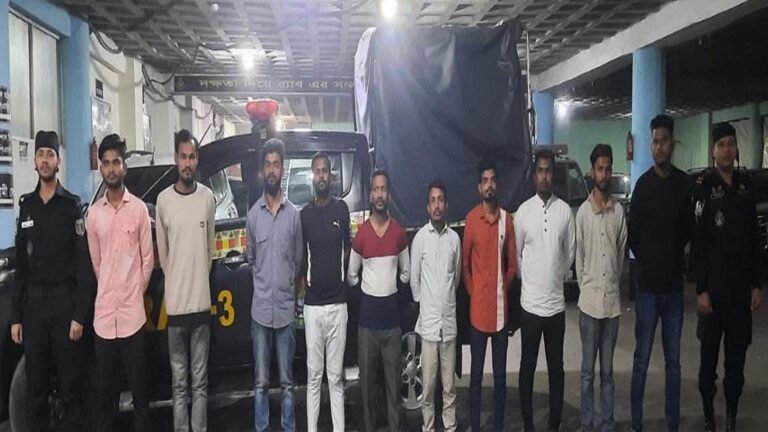 রাজধানীতে বেপরোয়া কিশোর গ্যাং, র‌্যাবের জালে ২৭