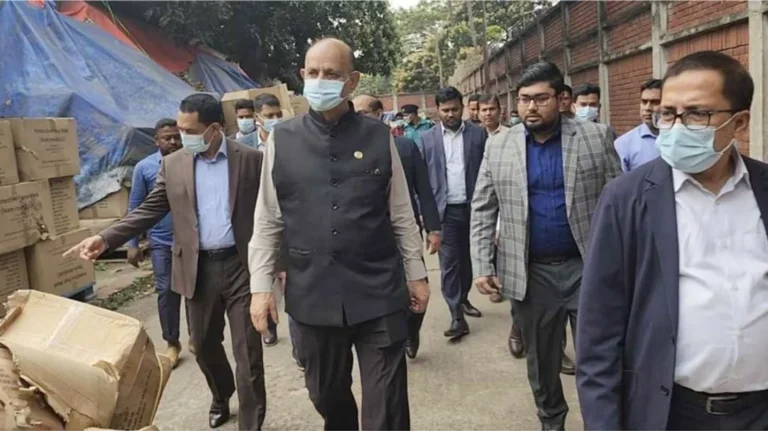 সিএমএসডিতে ঝটিকা অভিযান, অনিয়ম দেখে ক্ষুব্ধ স্বাস্থ্যমন্ত্রী