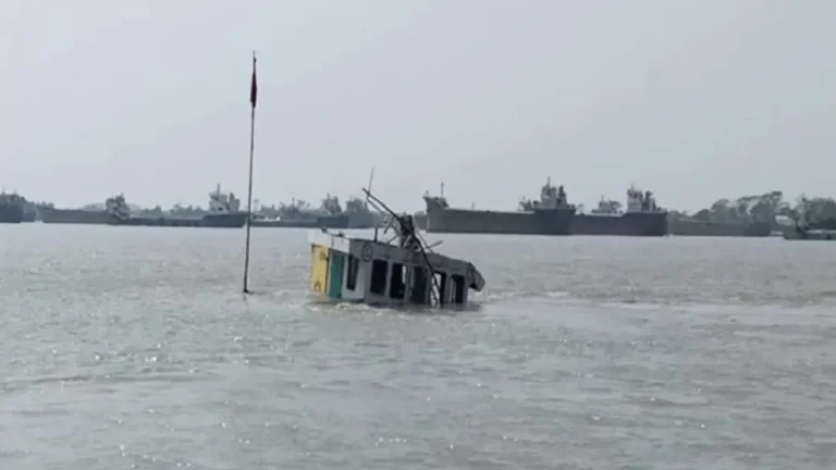 বঙ্গোপসাগরে জাহাজডুবি, নিখোঁজ ১১ নাবিক
