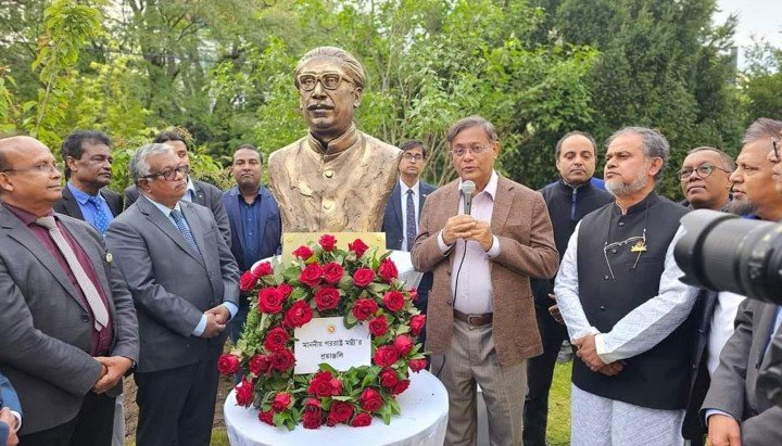 ভিয়েনায় বঙ্গবন্ধুর আবক্ষ ভাস্কর্য উন্মোচন