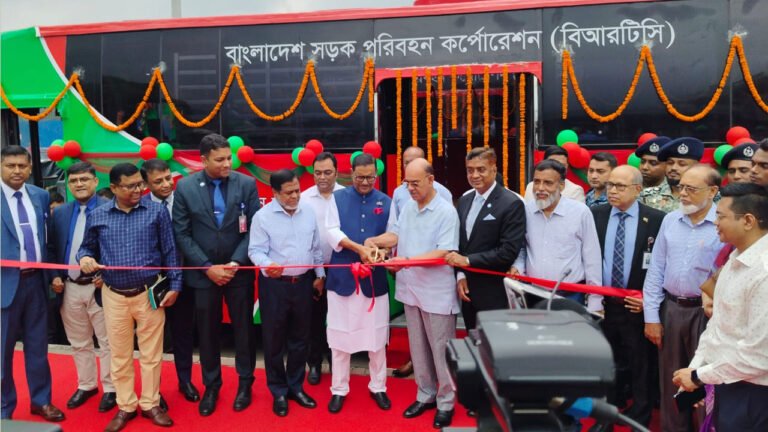 বিমানবন্দরের শাটল বাসে ২০ টাকায় যাত্রী পরিবহন করবে বিআরটিসি