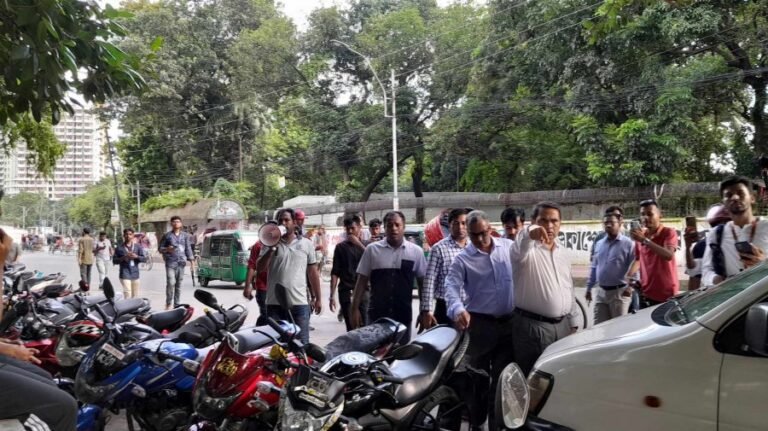 ঢাবি প্রক্টরিয়াল কমিটির পাঁচ সিদ্ধান্ত: বহিরাগত থাকতে পারবে না ক্যাম্পাসে