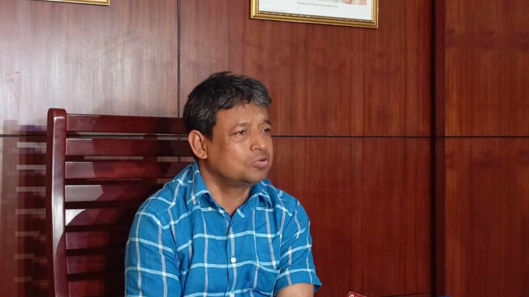 আন্দোলনকারী শিক্ষার্থীদের অন্য কেউ ইন্ধন দিতে পারে : ডিবি প্রধান আন্দোলনকারী শিক্ষার্থীদের অন্য কেউ ইন্ধন দিতে পারে : ডিবি প্রধান