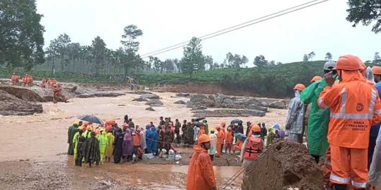 কেরালায় ভূমিধসে নিহতের সংখ্যা বেড়ে ২৯০