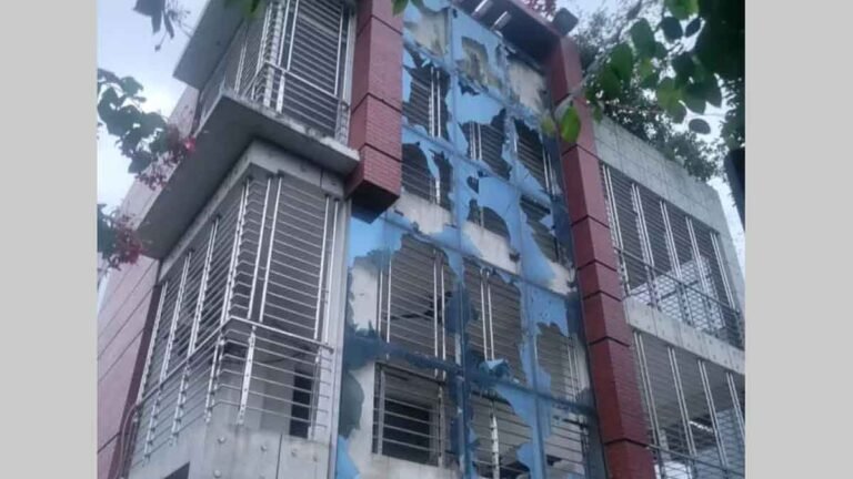 কুষ্টিয়ায় আ.লীগ নেতা হানিফের বাড়িতে হামলা-ভাঙচুর